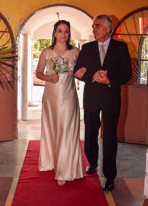 Novia entrando a la iglesia
